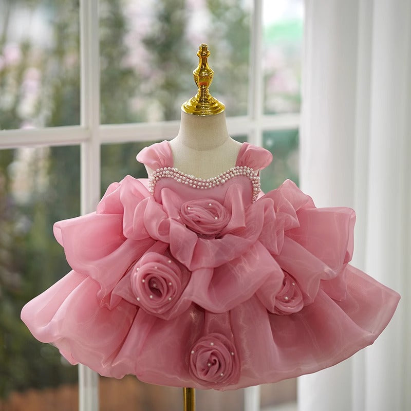 Robe élégante pour bébé fille rose, demoiselle d'honneur, princesse d'un an, pour concours de beauté.