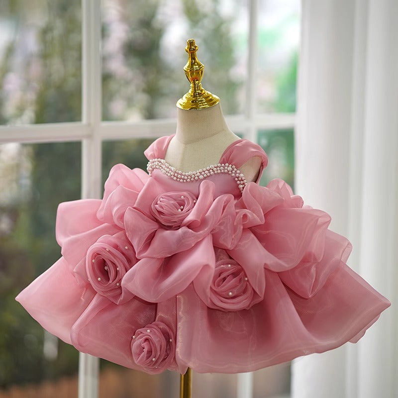 Robe élégante pour bébé fille rose, demoiselle d'honneur, princesse d'un an, pour concours de beauté.